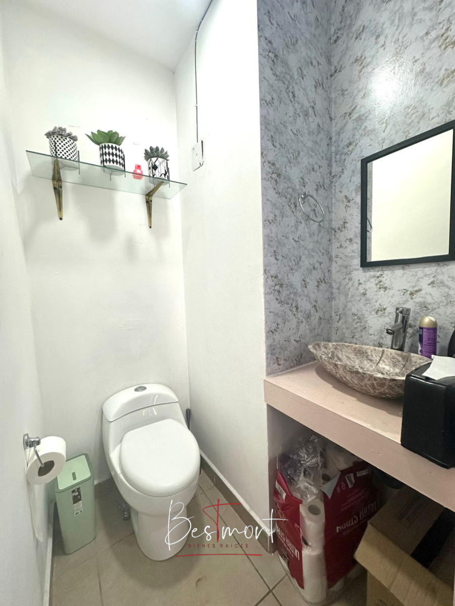 5 de 17: Baño del local