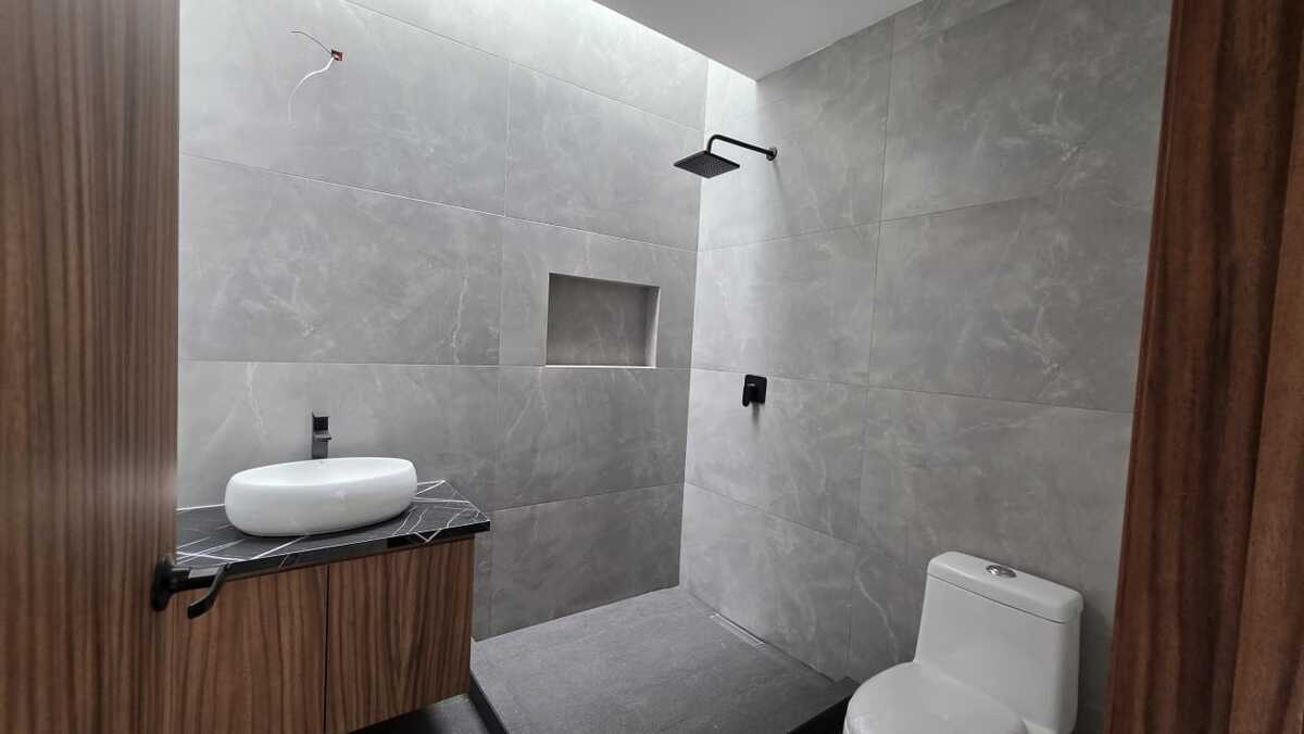 6 of 12: baño completo