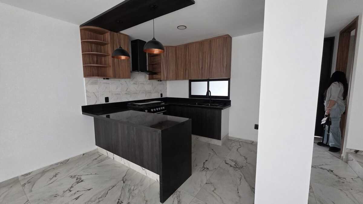 2 of 12: cocina equipada