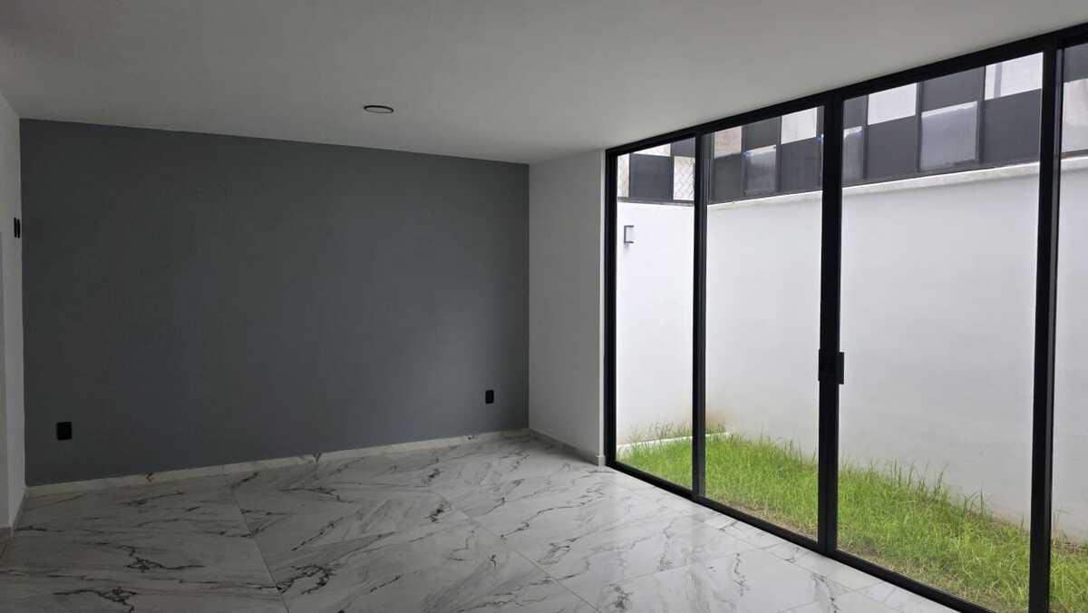 9 of 12: sala