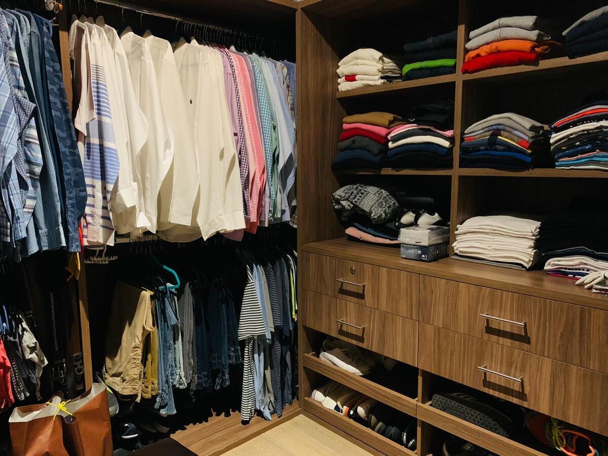 4 de 16: Vestidor
