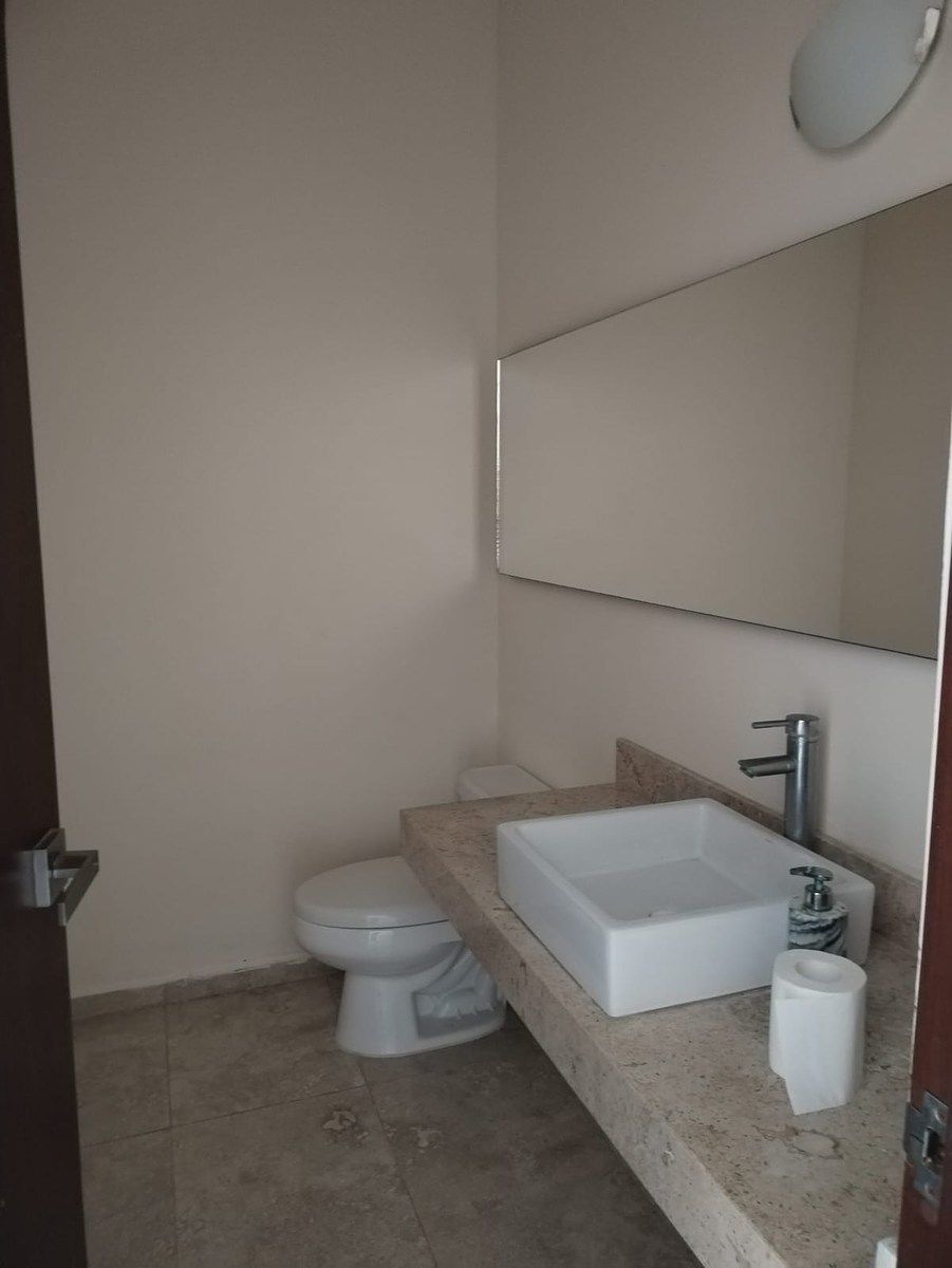 Medio baño planta baja, foto 6 de 29