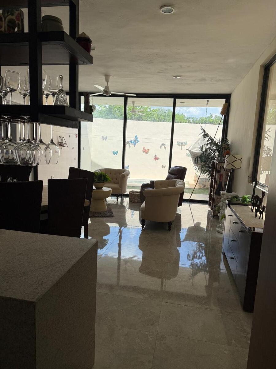 2 of 11: Sala