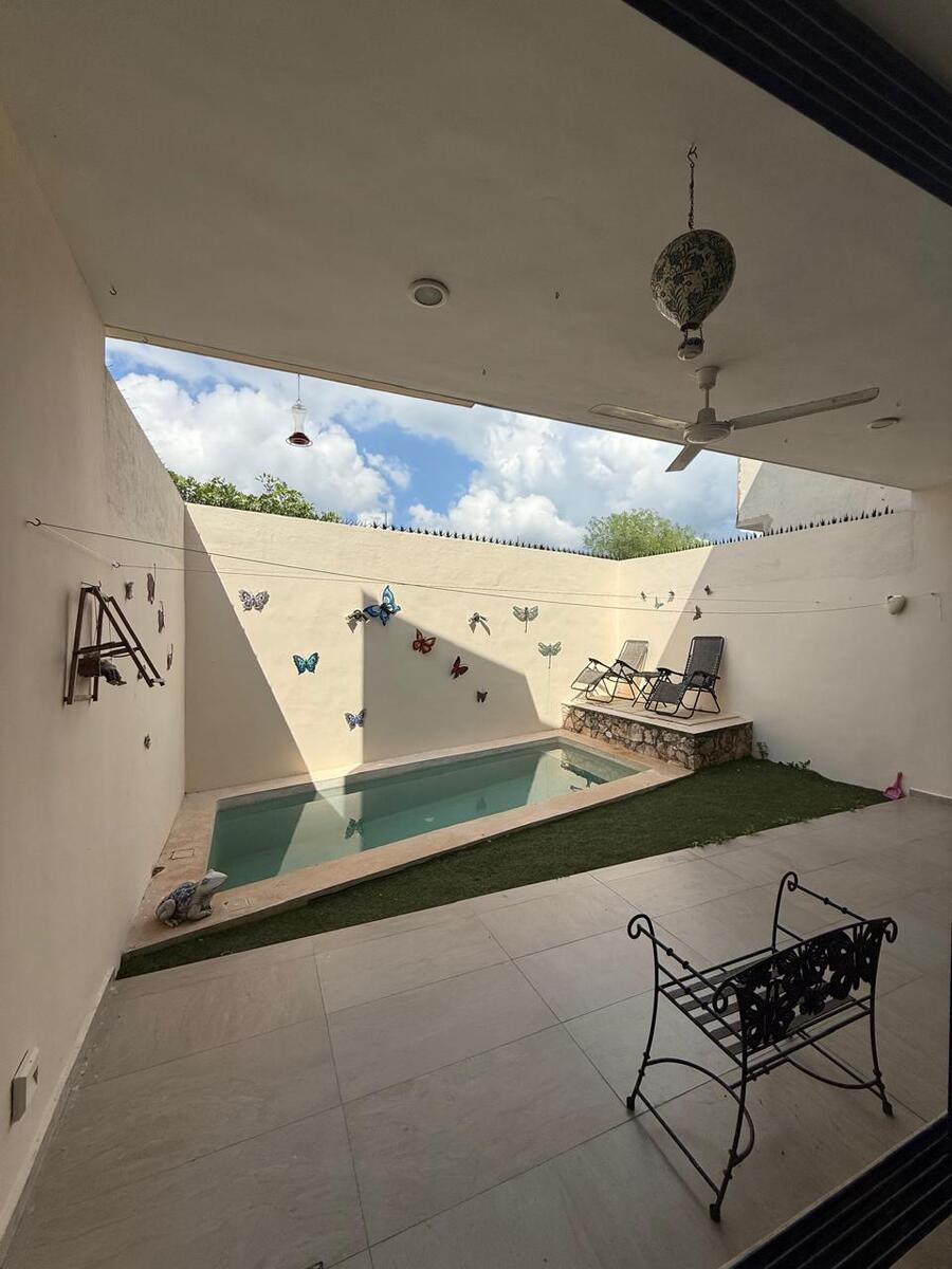 5 of 11: Terraza