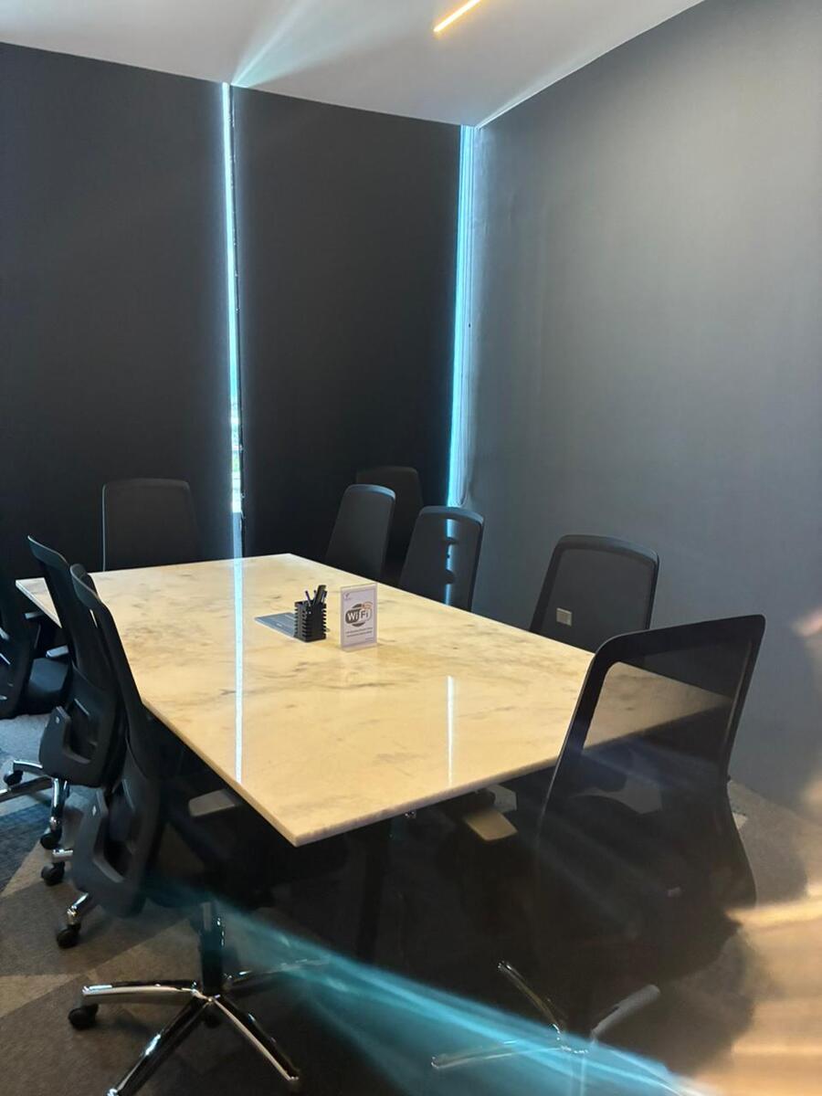 8 of 9: Sala de Juntas