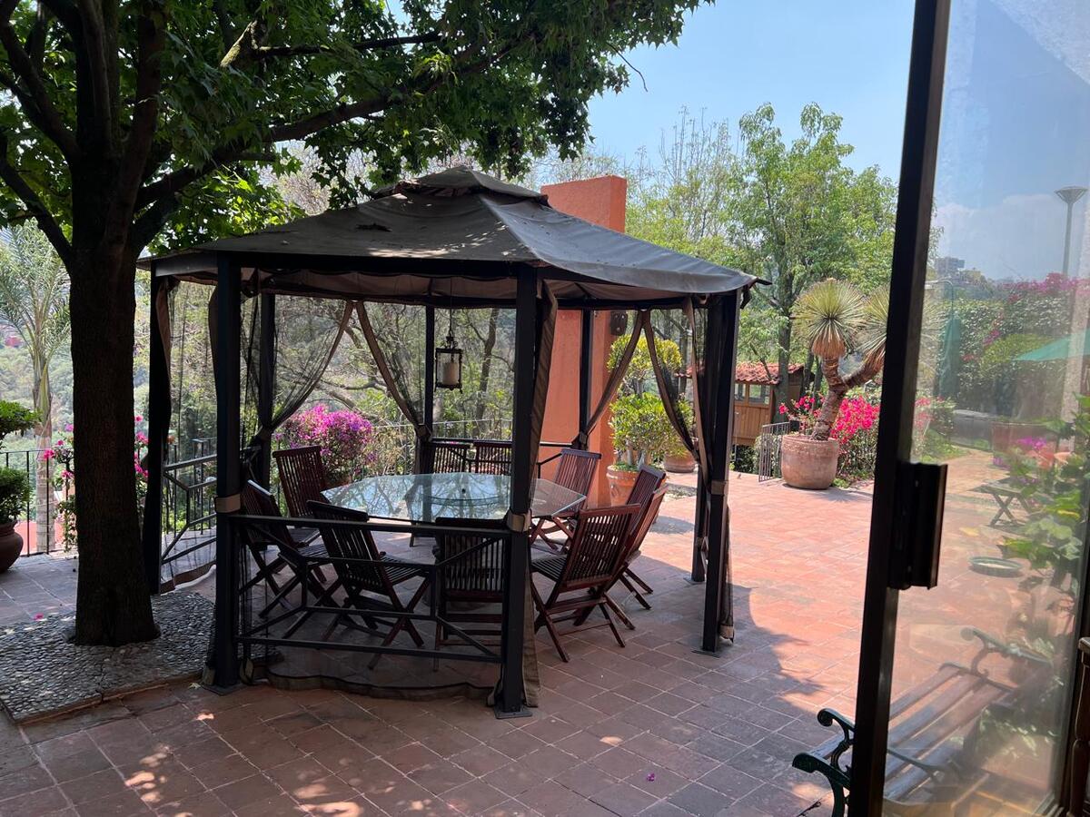 3 of 14: Juego de terraza con pérgola