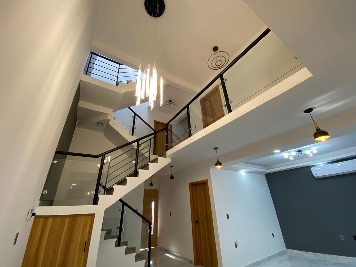 3 de 21: Sala comedor (doble altura)