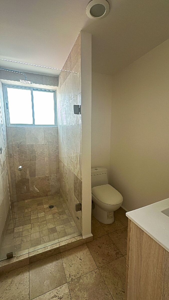 13 de 22: Baño compartido