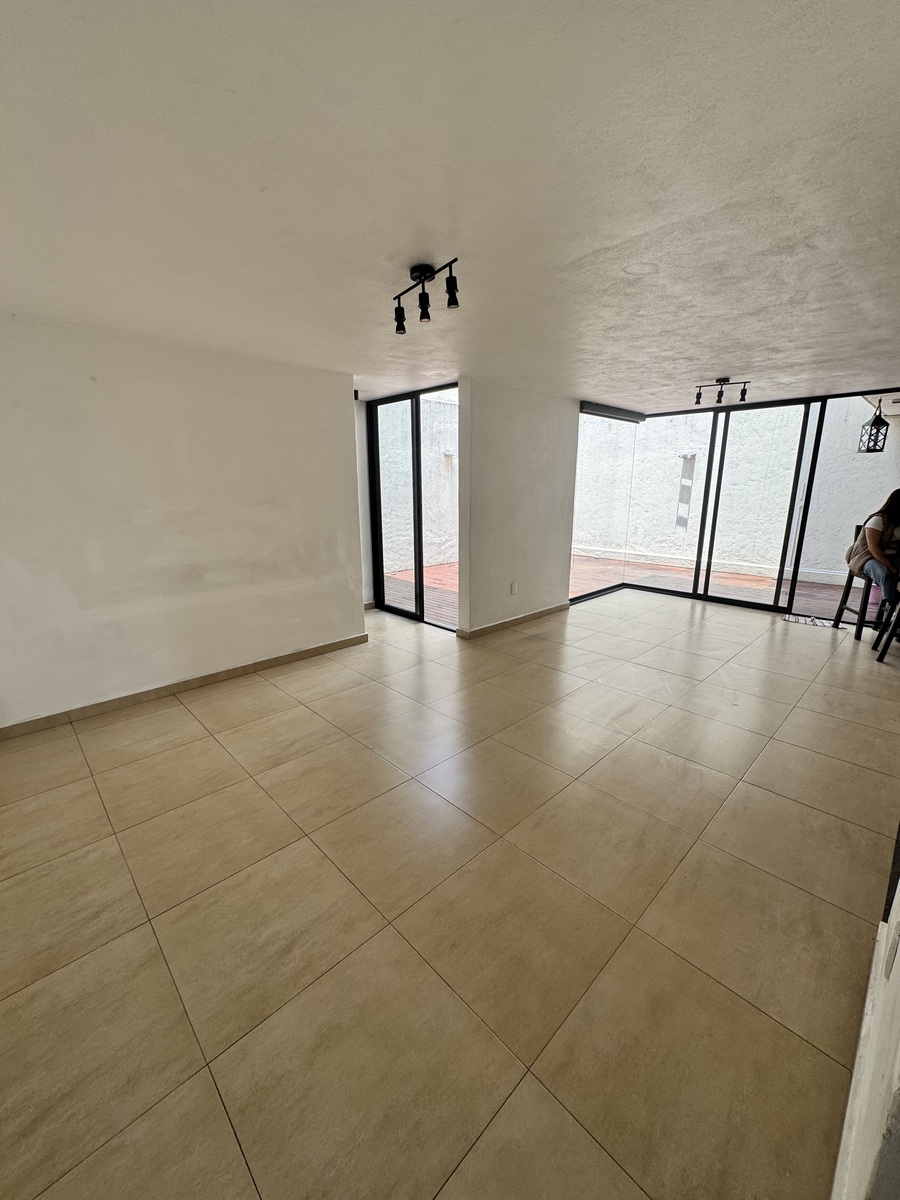 4 of 18: Sala/comedor