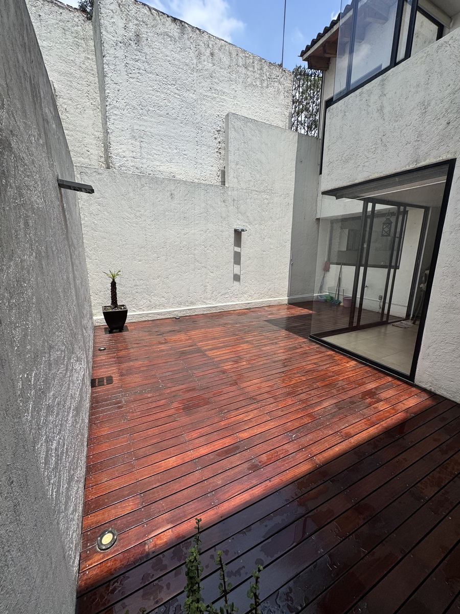 3 of 18: Terraza con piso teca de madera