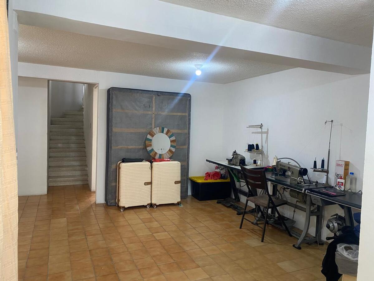 1 of 9: Sala