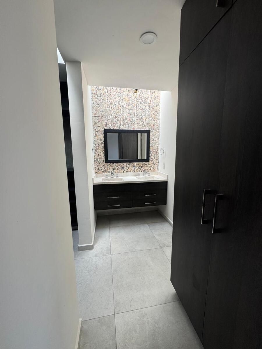 12 de 24: Baño recámara principal