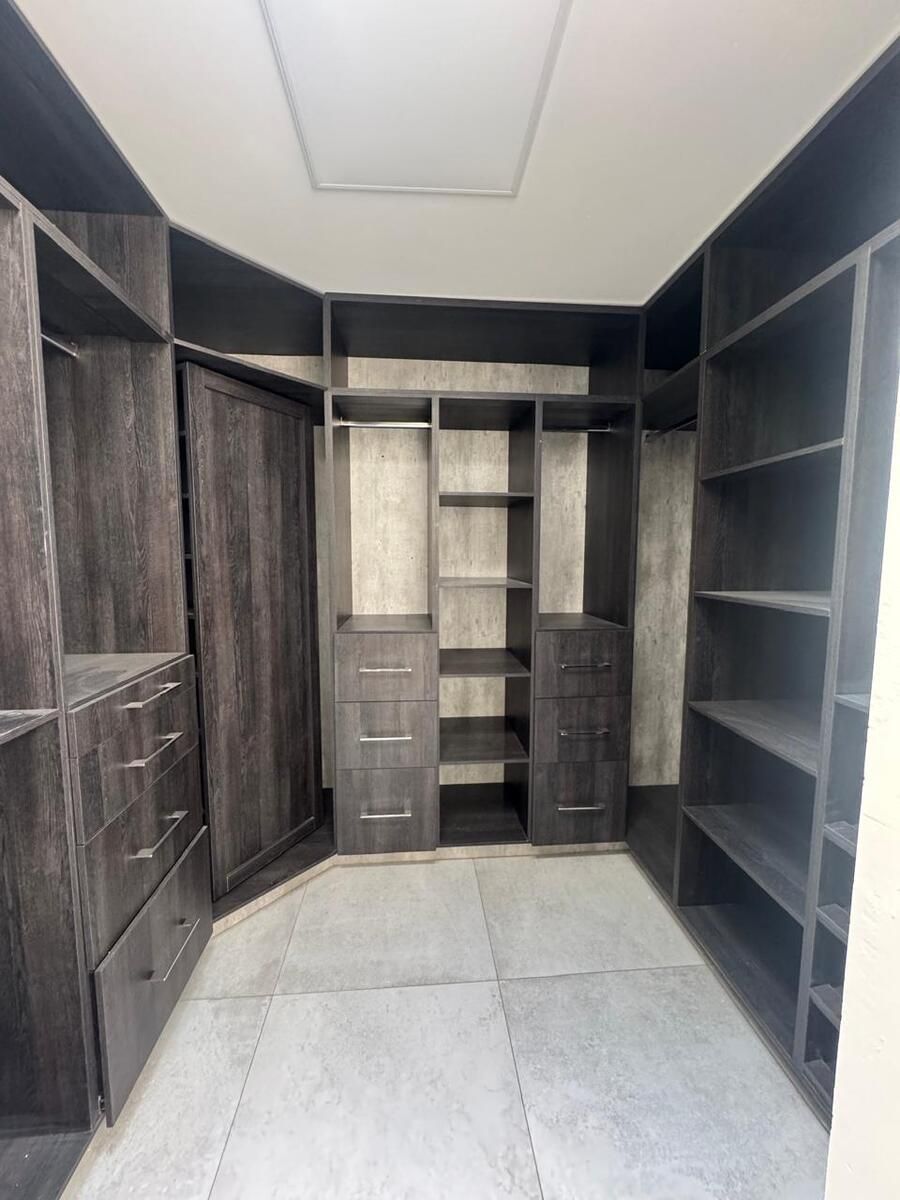 13 de 24: Vestidor recámara principal