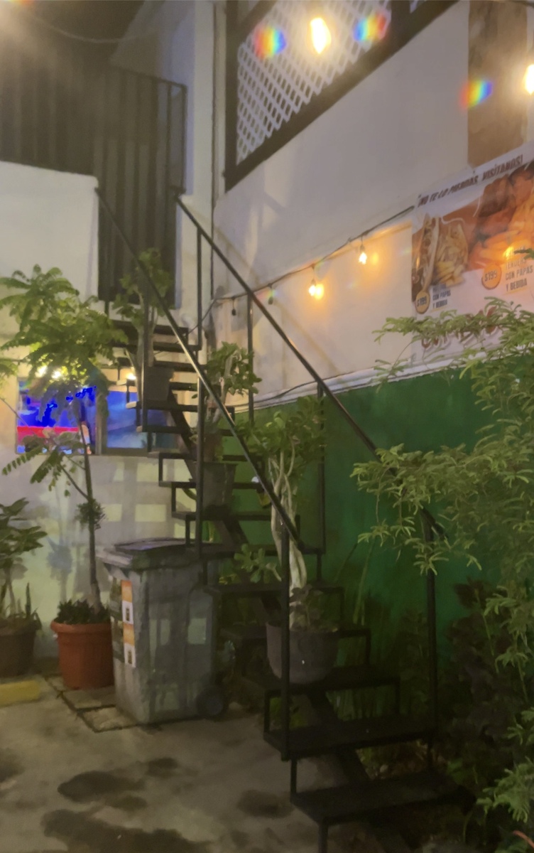 1 of 11: Entrada al Departamento