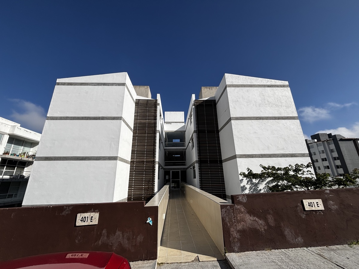 3 of 23: Acceso al edificio