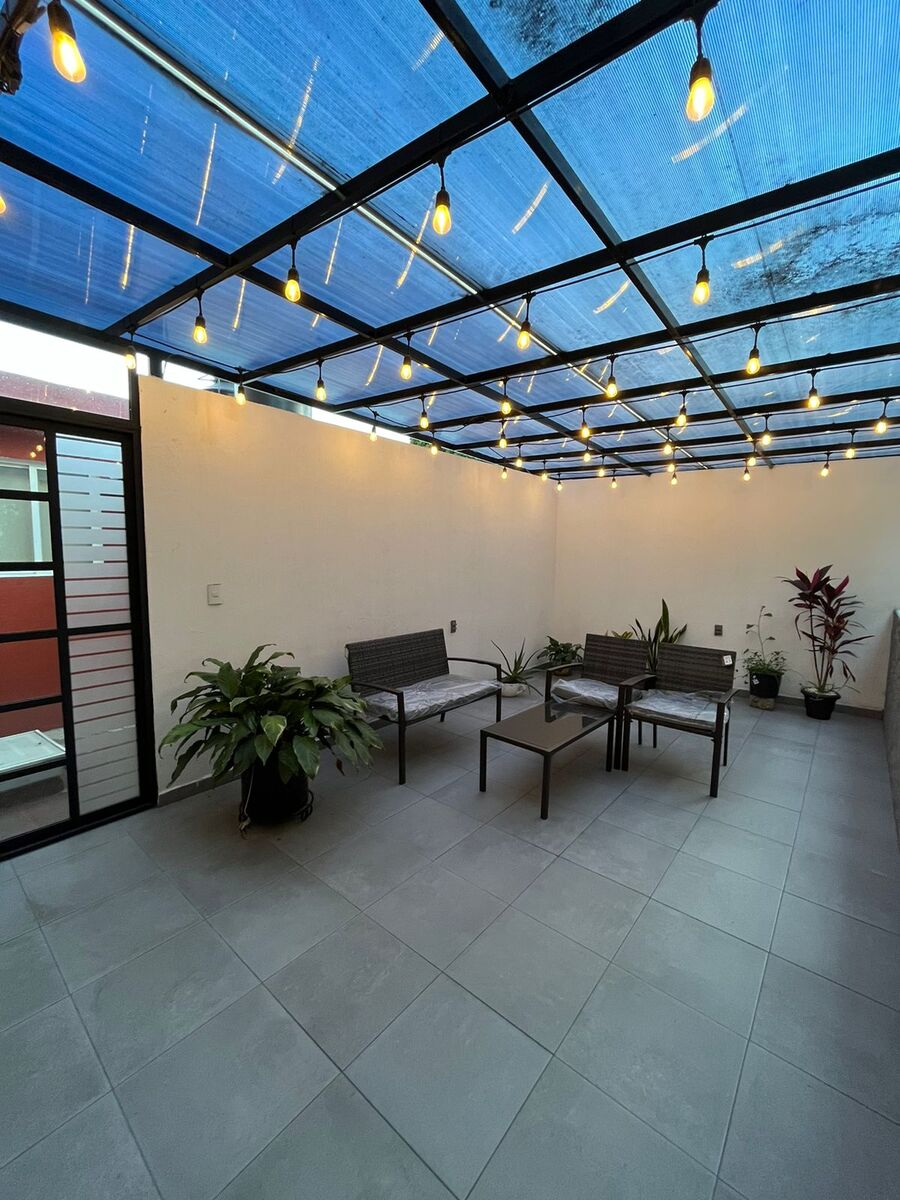 1 of 14: Terraza
