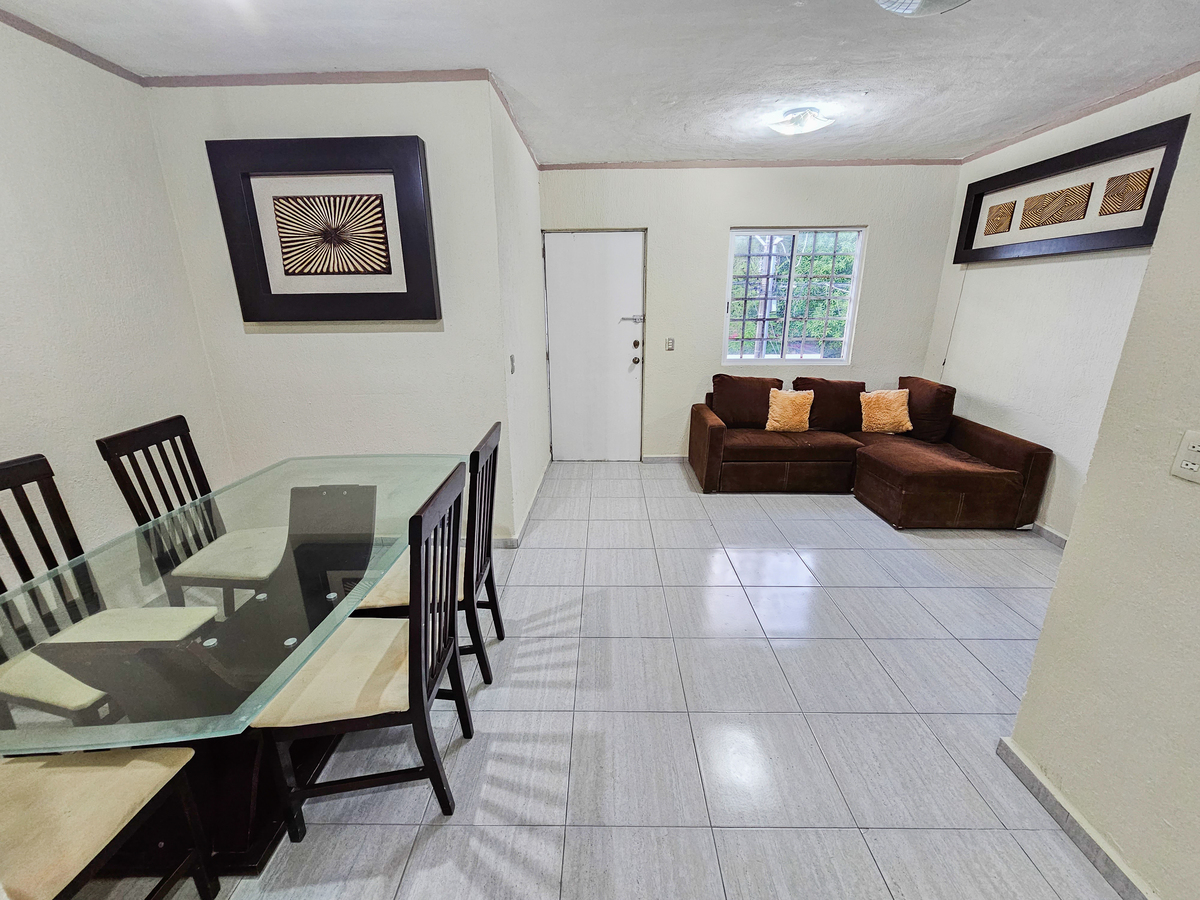 3 of 13: Sala comedor