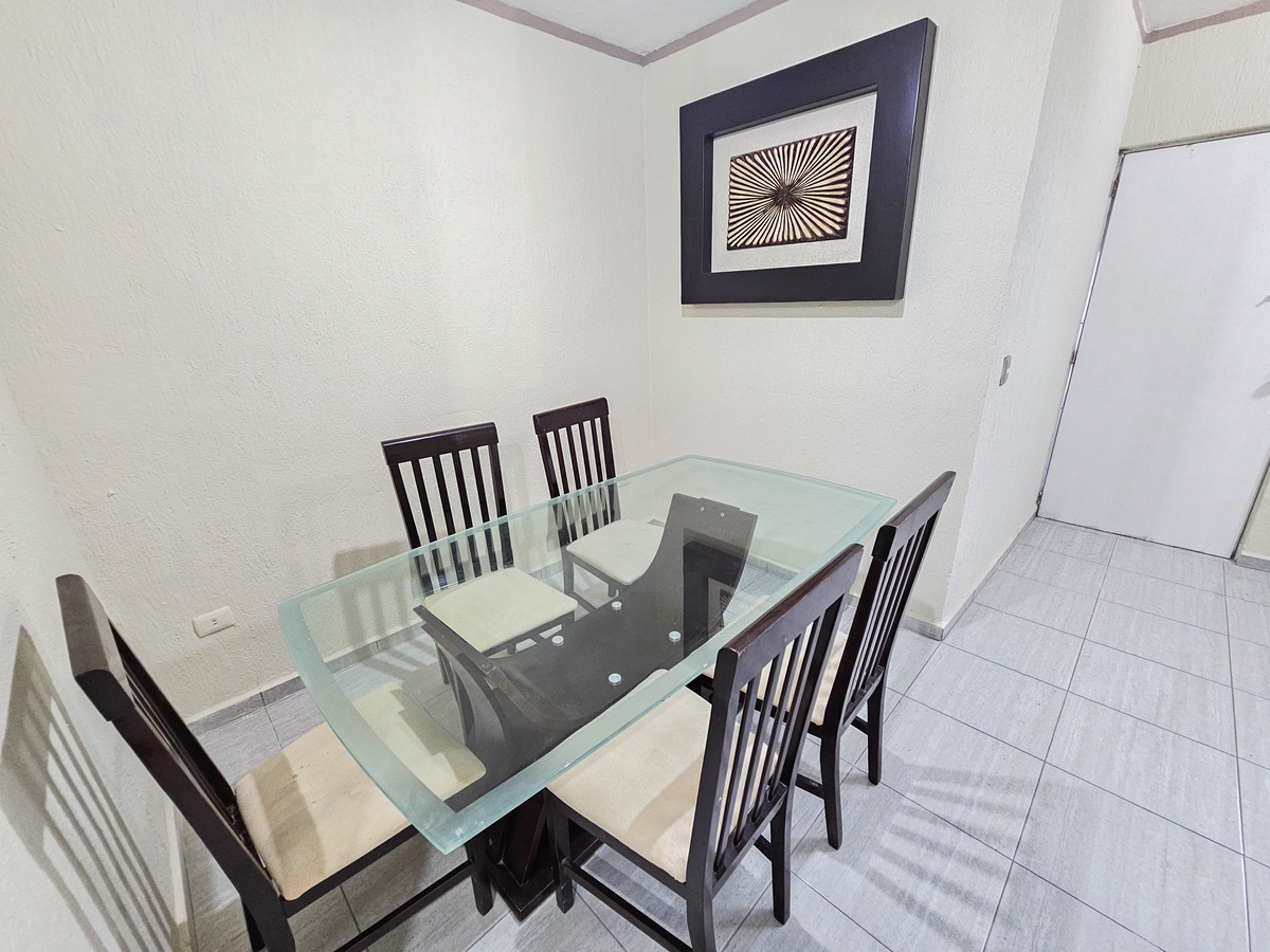 4 of 13: Comedor