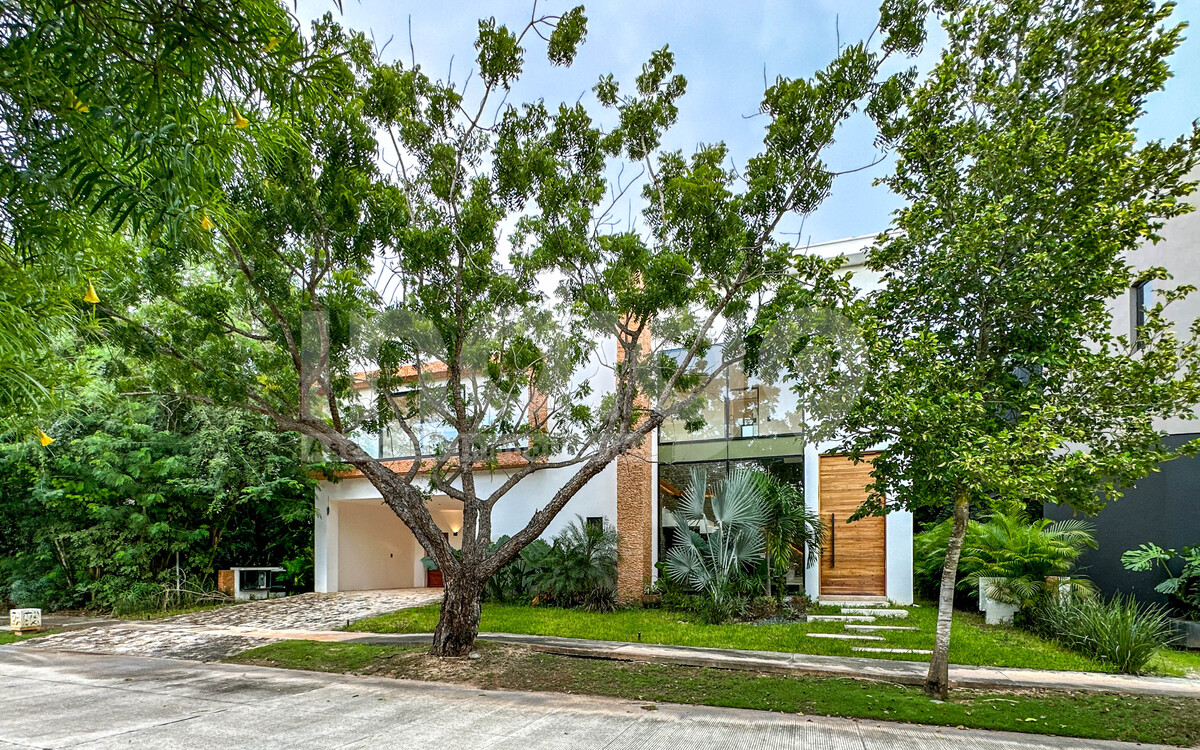 3 de 43: Fachada Frontal