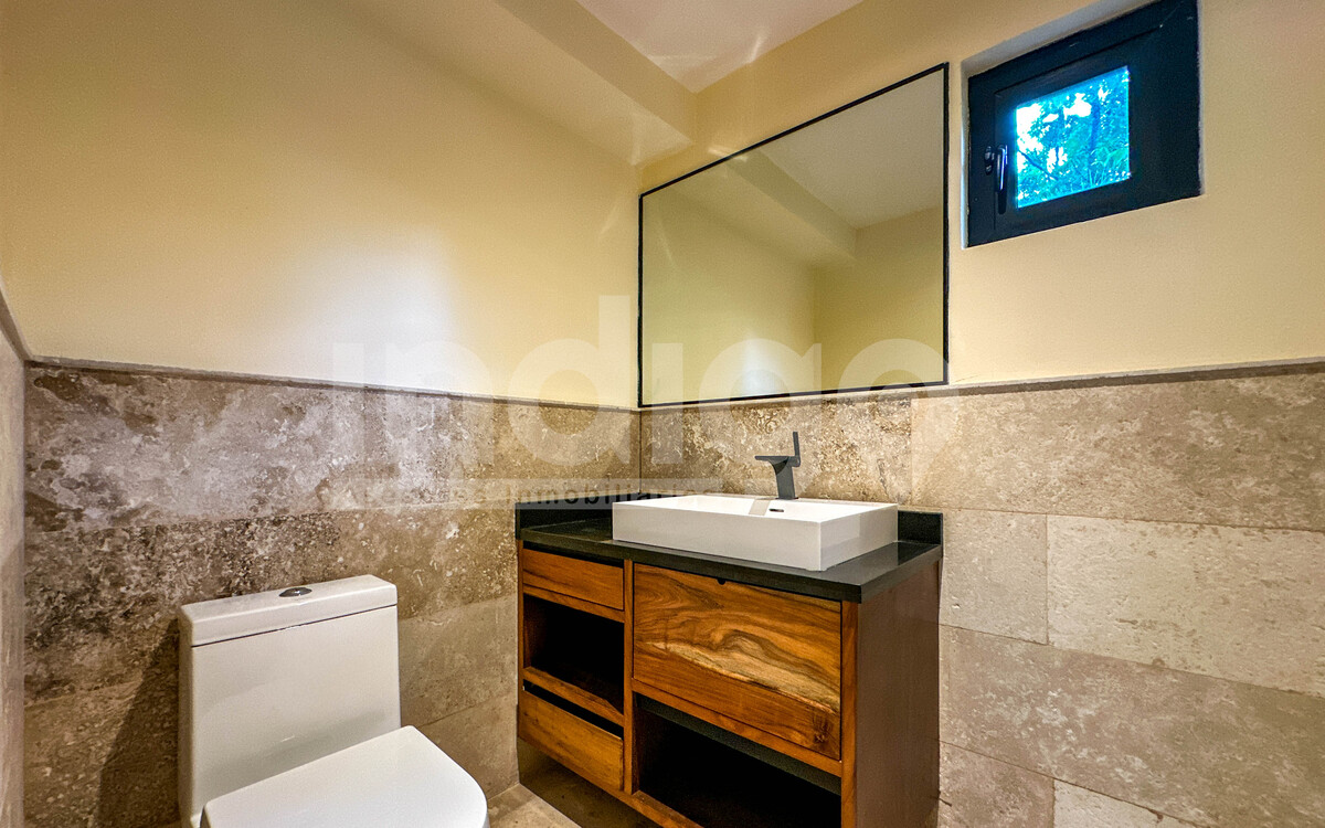 18 de 43: Baño de Visitas