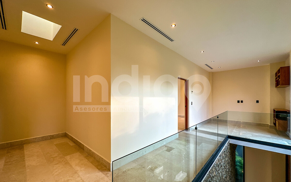 23 de 43: Pasillo Planta Alta