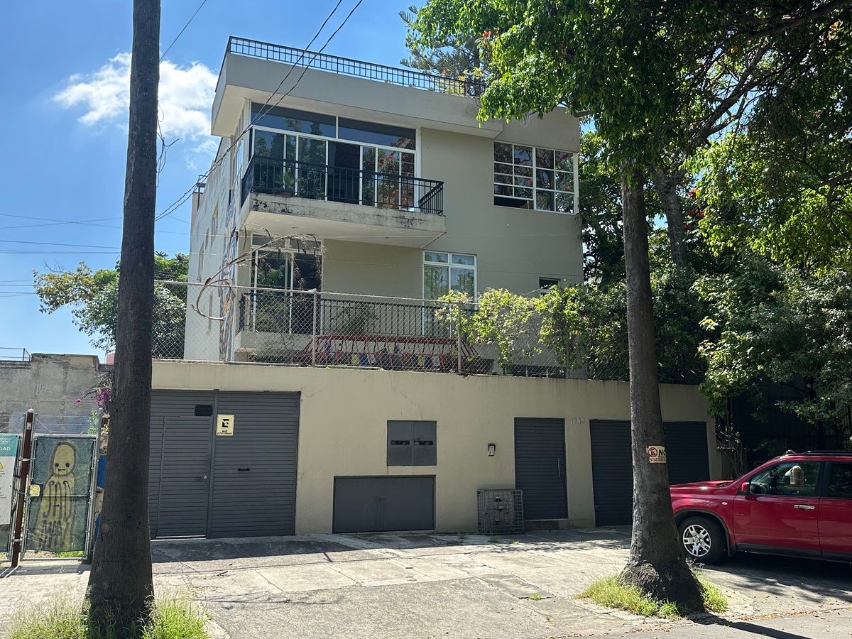 https://assets.easybroker.com/property_images/5557403/96598174/EB-UI7403.jpeg?version=1760054211