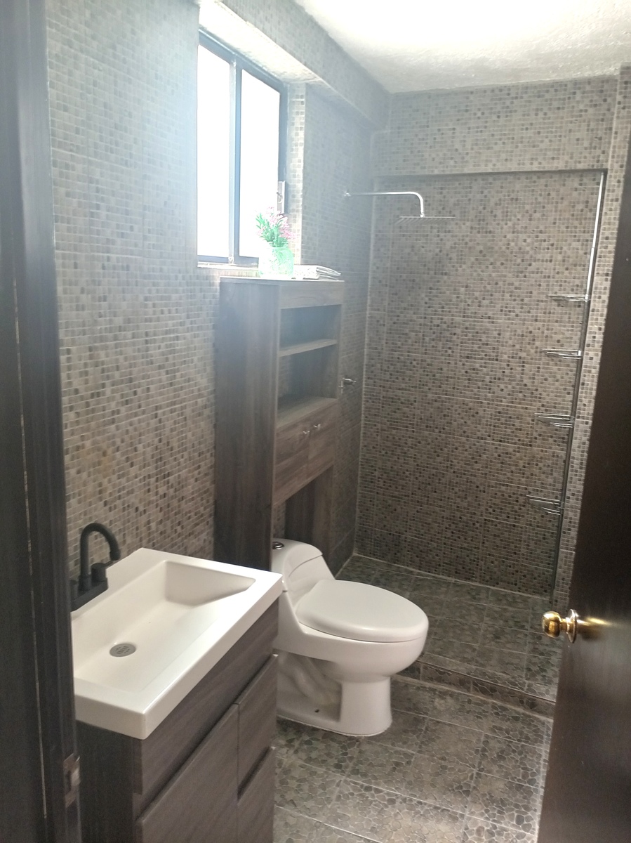 4 of 22: Baño principal