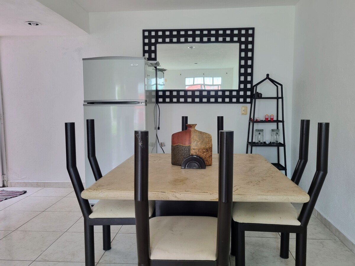 5 of 18: Comedor