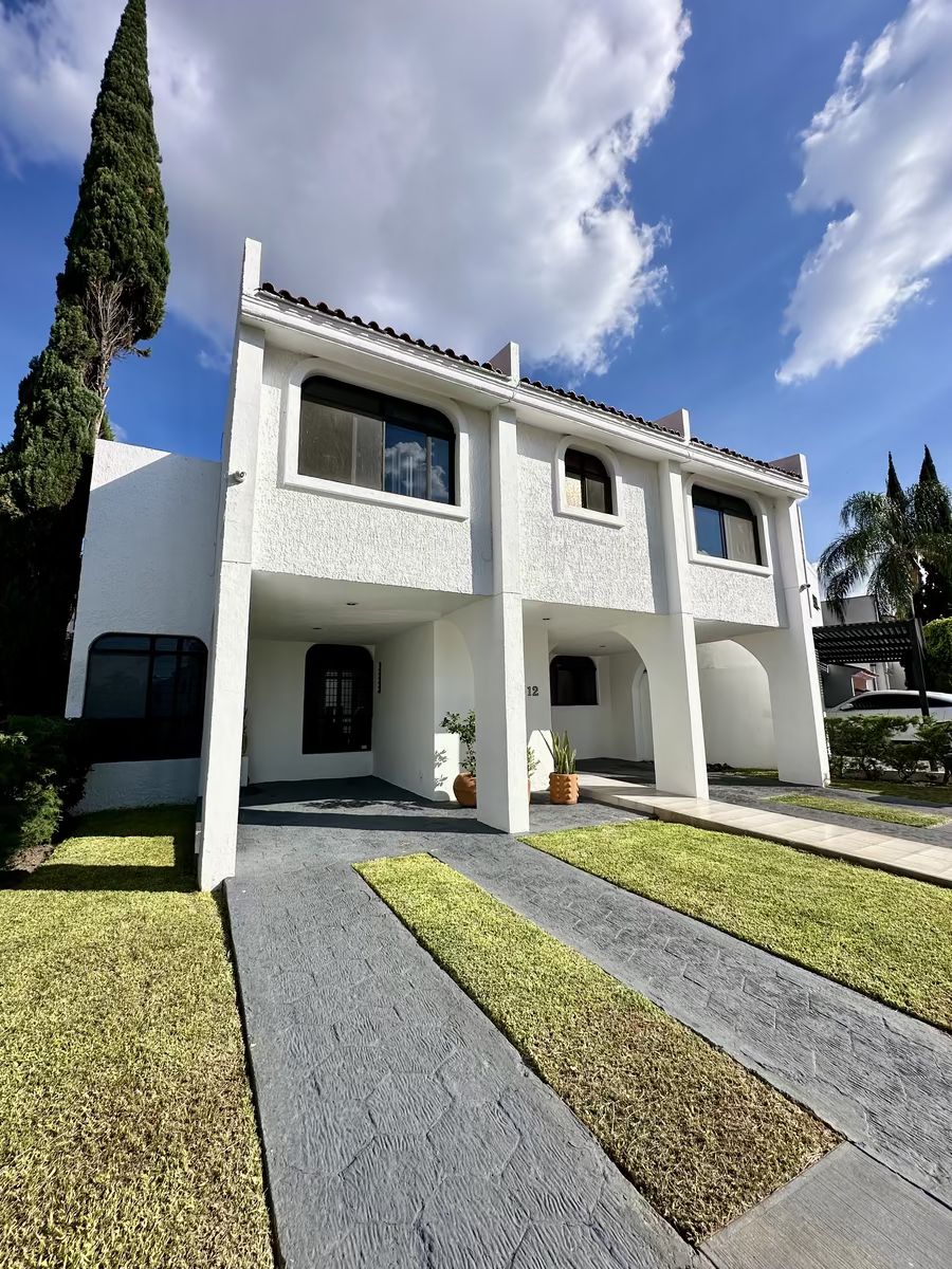 3 de 23: Diseño de Fachada Exterior