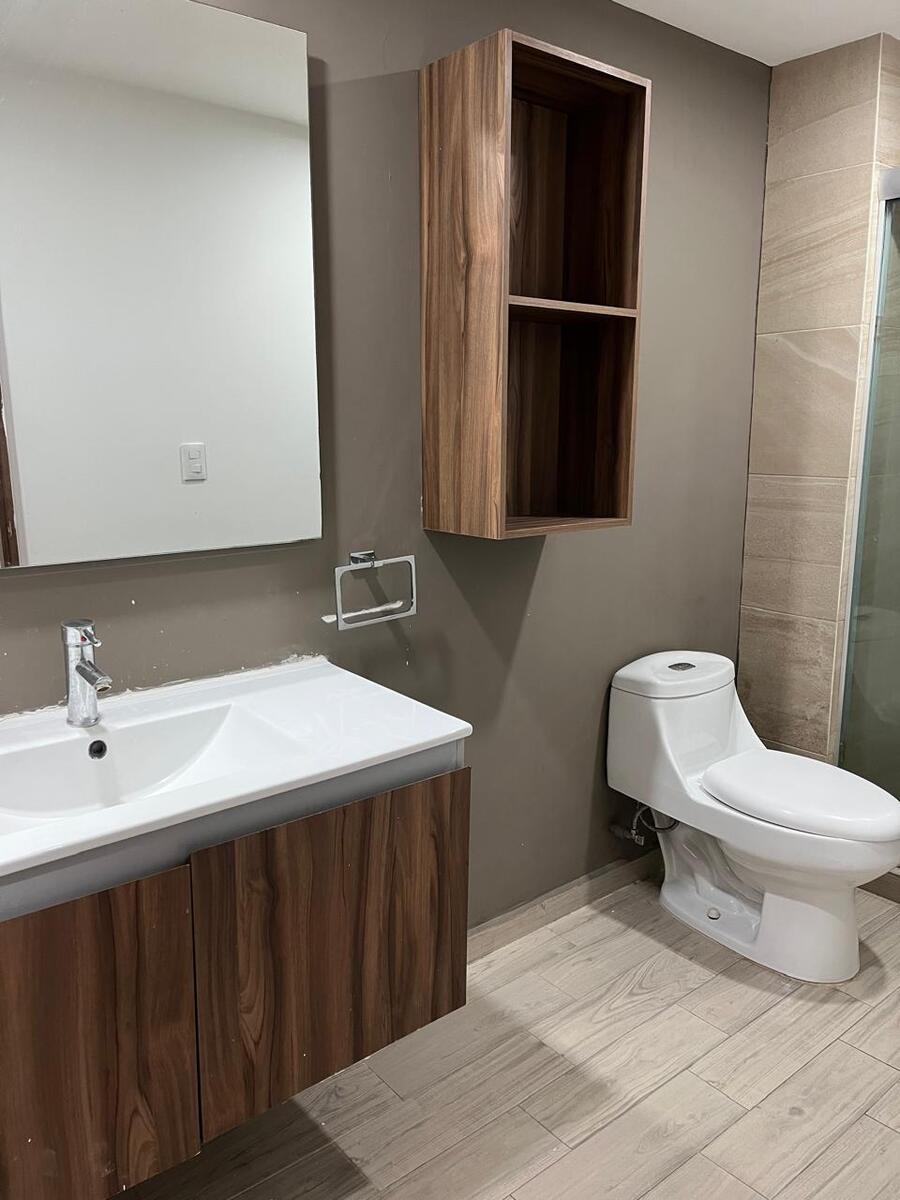 3 de 10: BAÑO REC PRINCIPAL