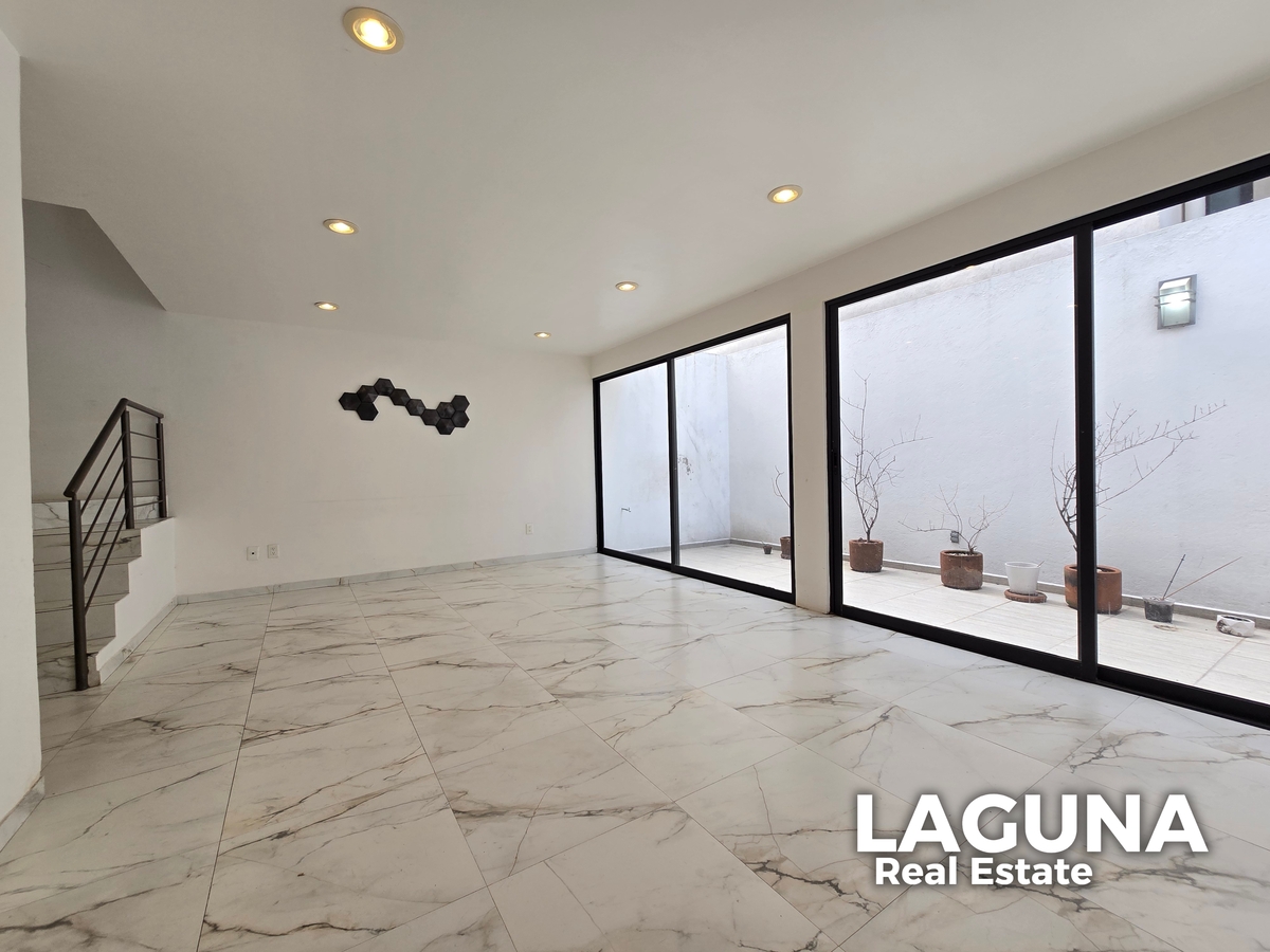 6 of 21: Sala y Comedor con area de Terraza.