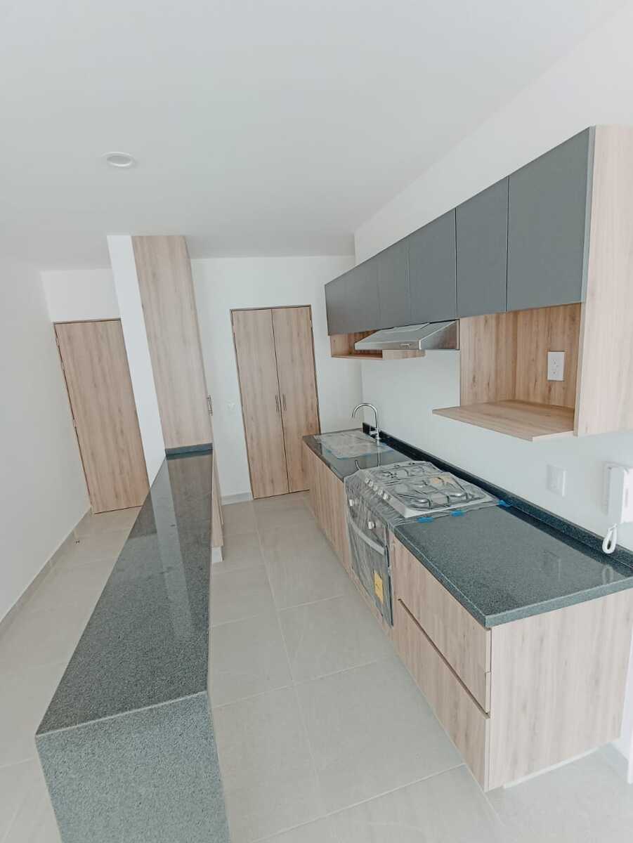 5 of 14: Barra Cocina
