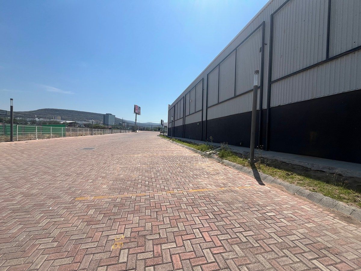 Commercial Storage Unit in Jurica, Querétaro, photo 3 of 14