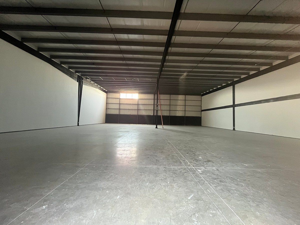 RENT COMMERCIAL WAREHOUSE NEXT TO ANTEA, photo 1 of 14