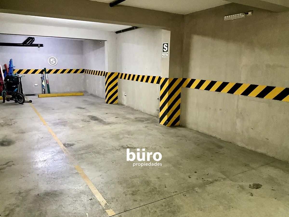 15 de 17: Estacionamiento para 2 autos