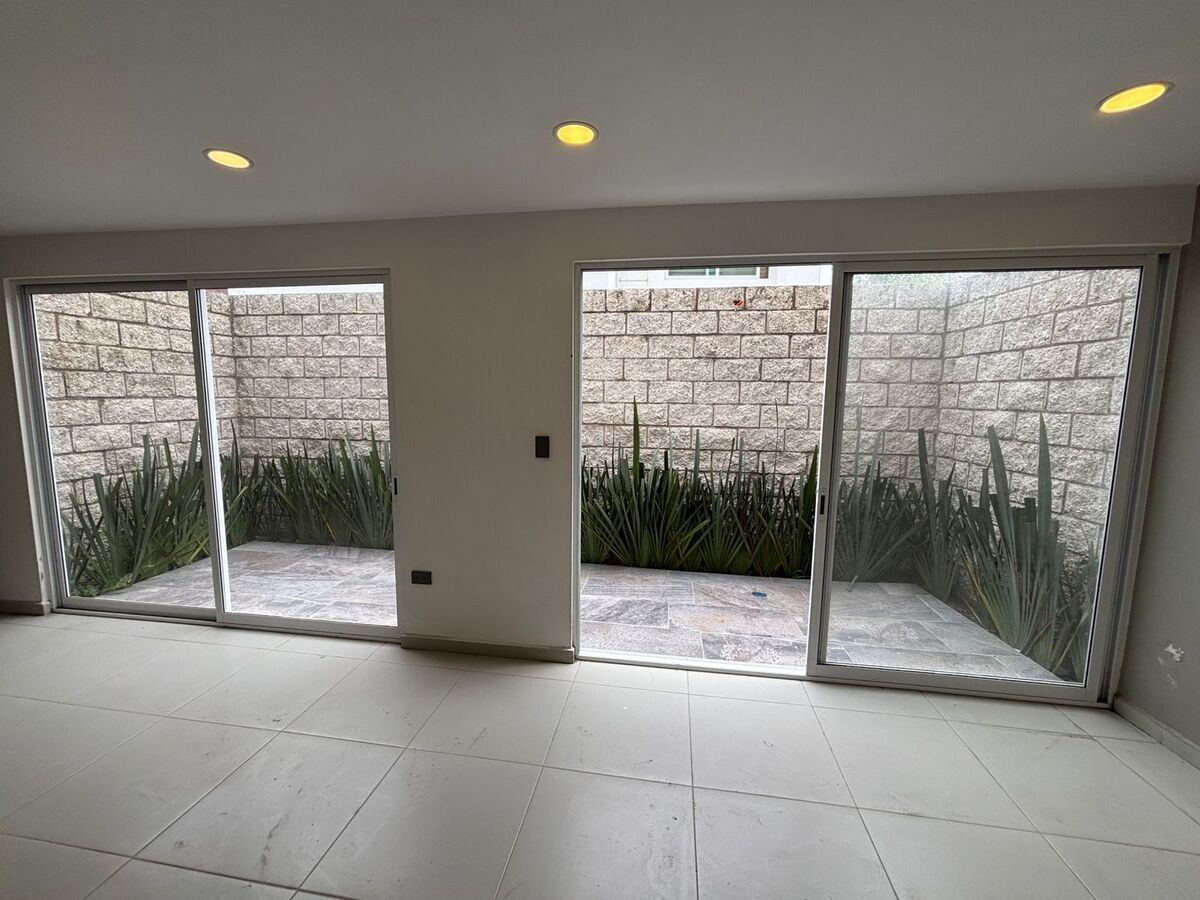 4 de 13: acceso jardin