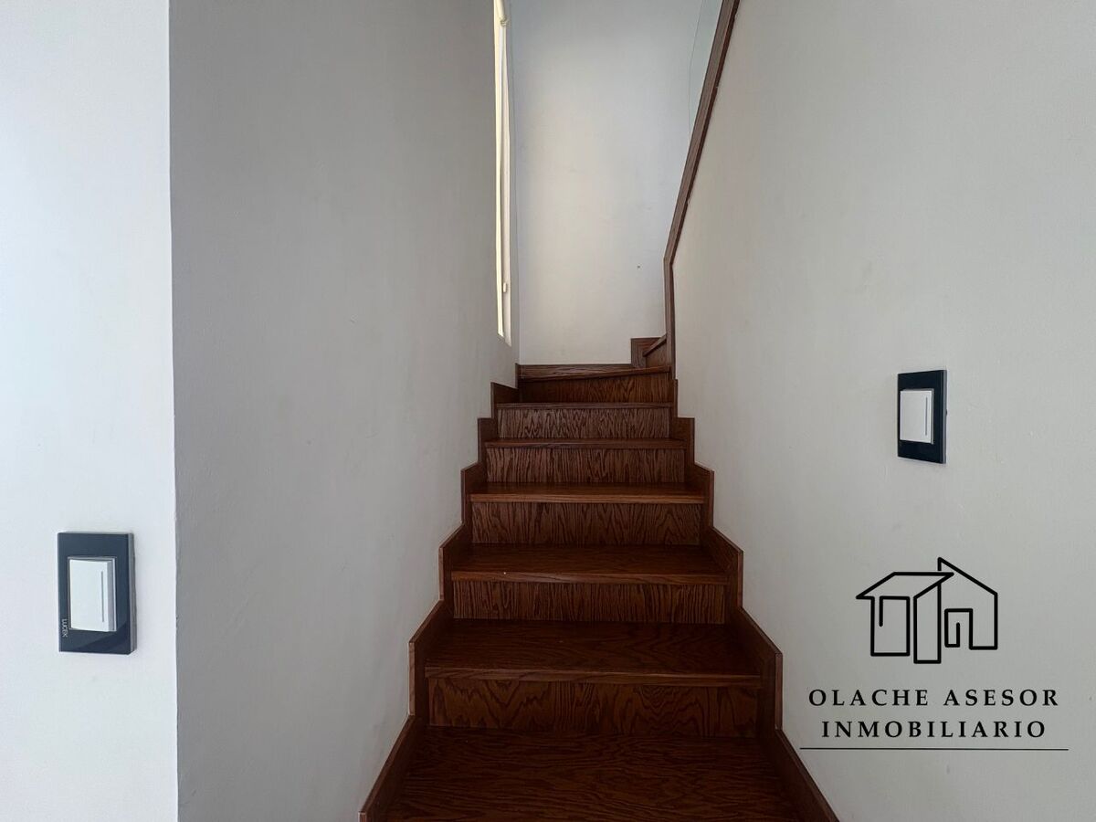 6 of 9: ESCALERA