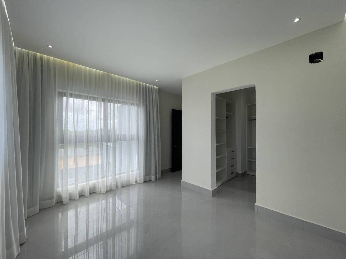 16 de 21: HABITACIÓN