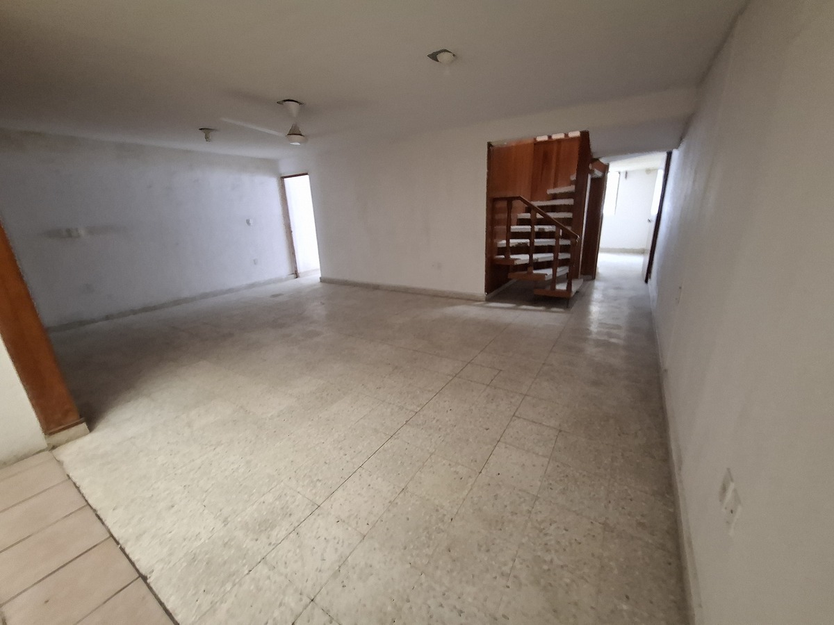 3 of 24: Sala, Comedor
