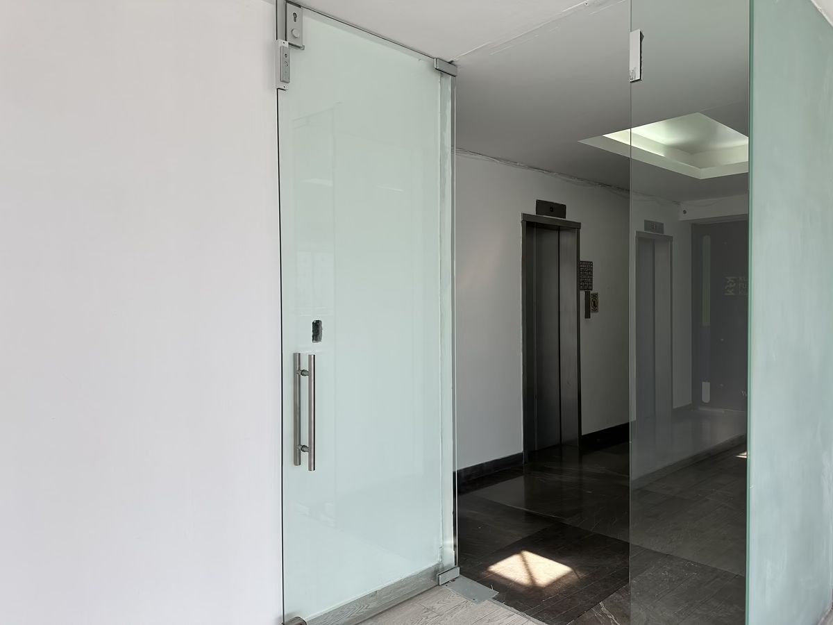 9 de 39: acceso oficina