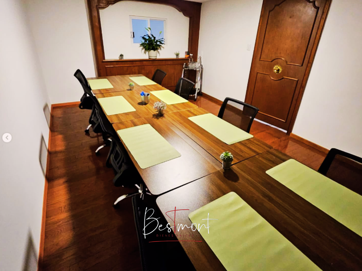 15 of 19: Área común