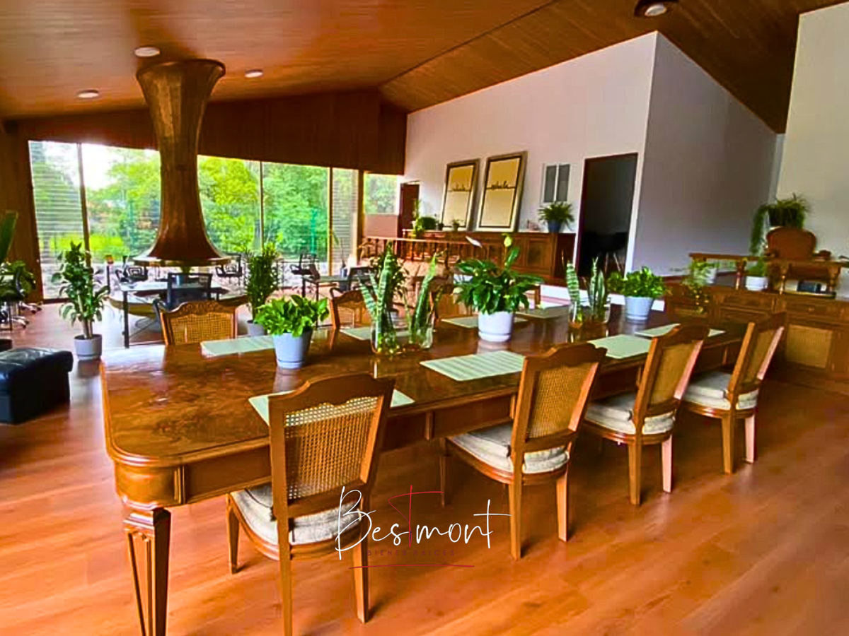 13 of 19: Área común