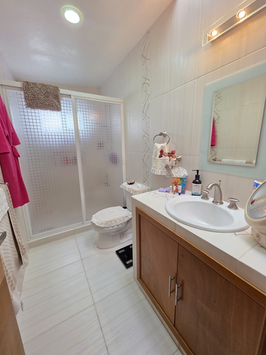 12 de 42: 1er baño de master suite