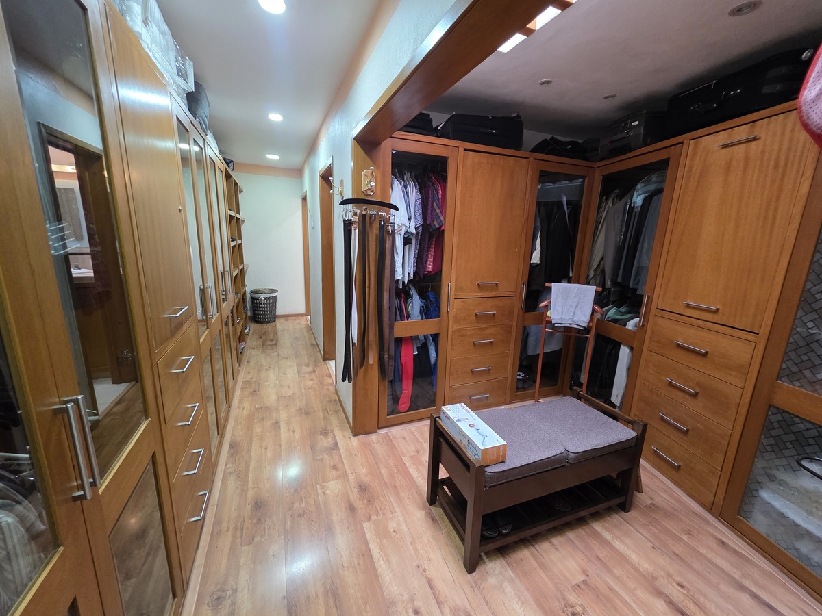 11 de 42: vestidor de master suite