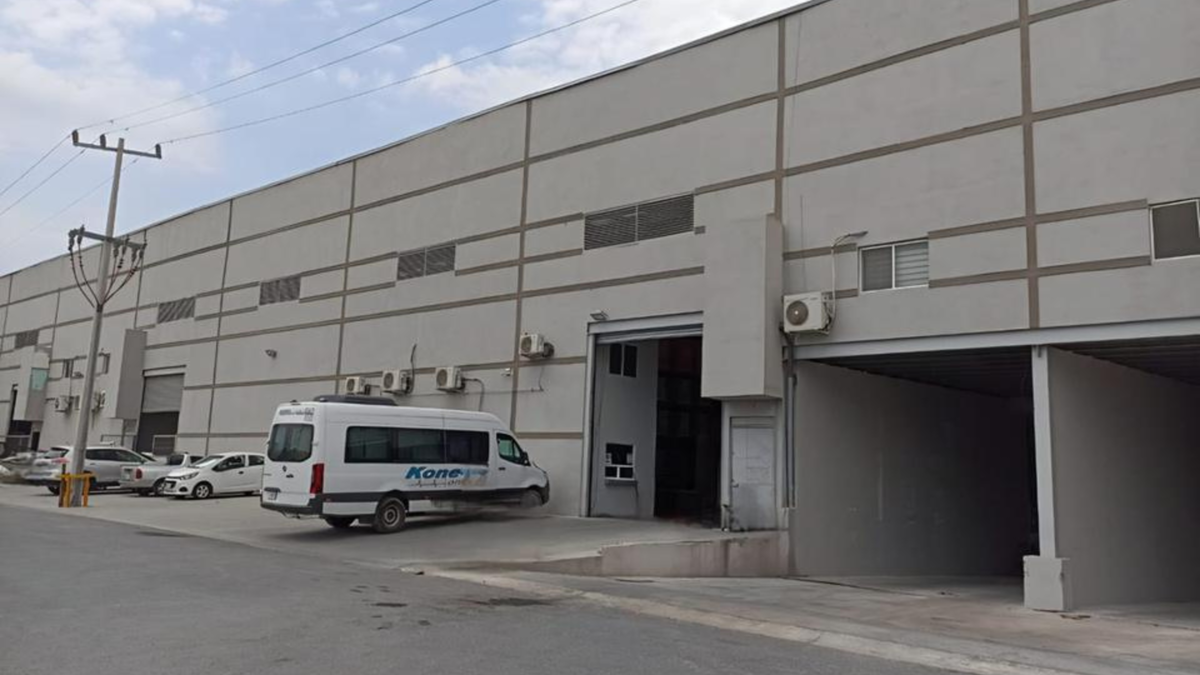 3 de 12: Fachada exterior en operación