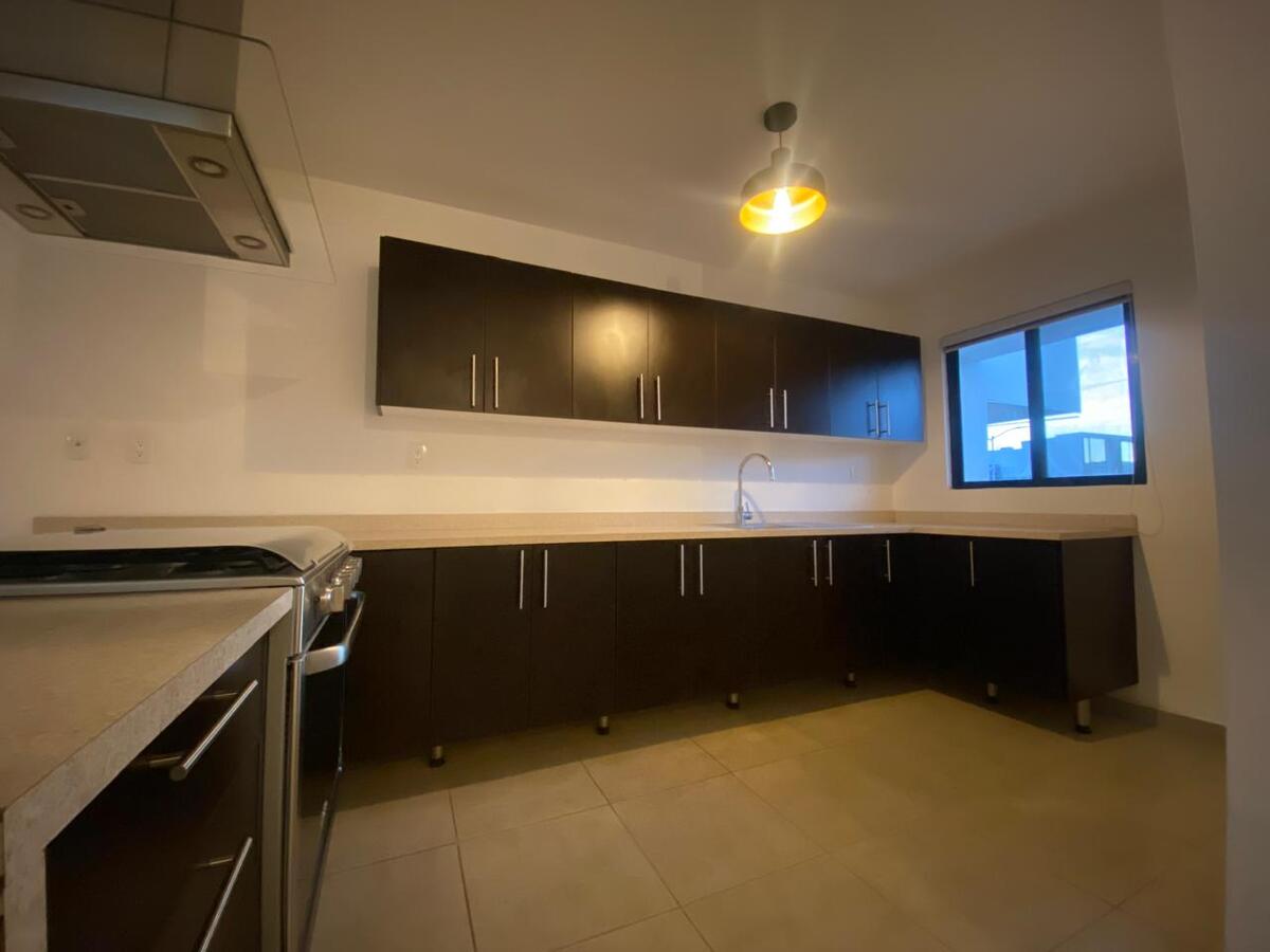 5 de 16: Cocina equipada