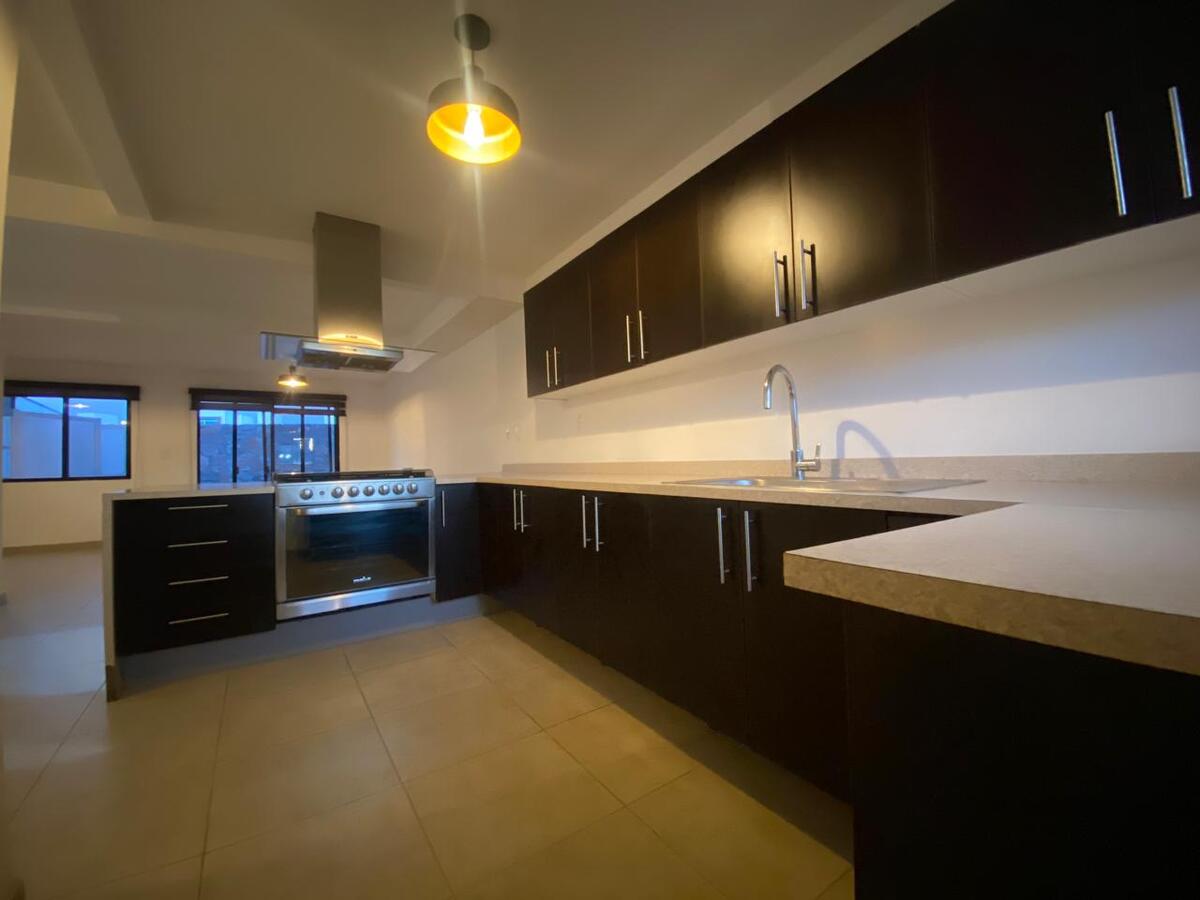 7 de 16: Cocina equipada