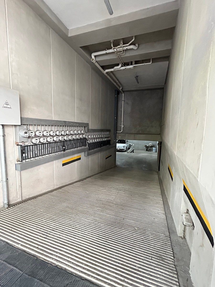 27 de 34: acceso a estacionamiento
