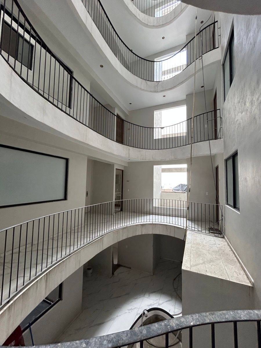 13 de 23: interior del edificio