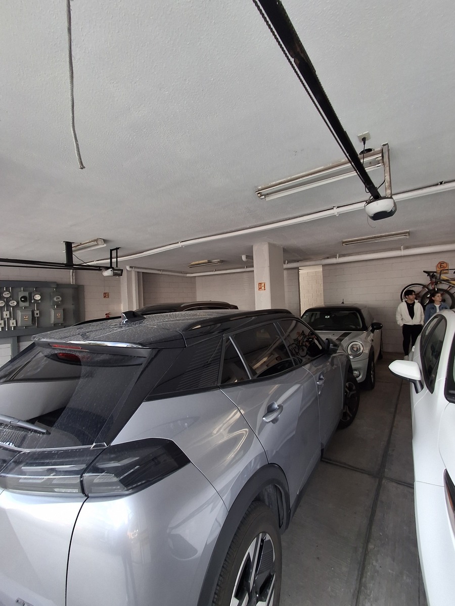 21 of 21: Estacionamiento techado para 2 autos